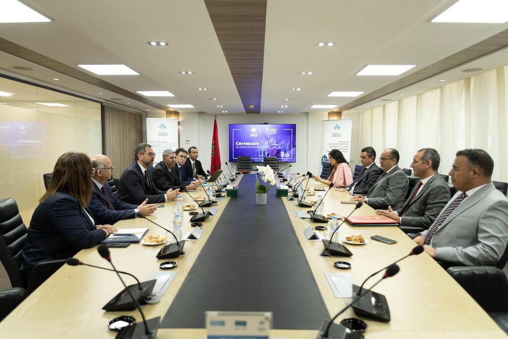 Cérémonie de signature de convention TAMWILCOM  FINEA